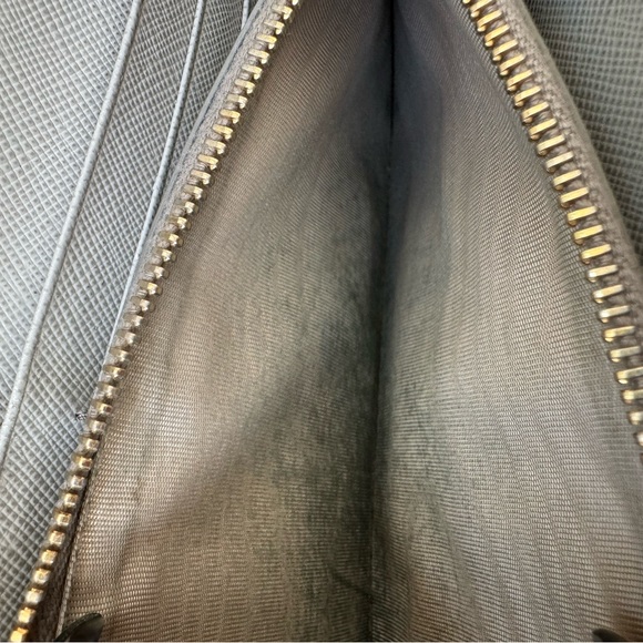 Prada Authentic Vintage Saffiano Leather Wallet - Picture 7 of 13